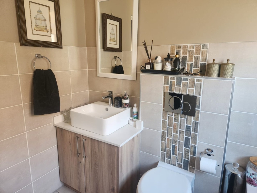 To Let 4 Bedroom Property for Rent in Ifafi North West